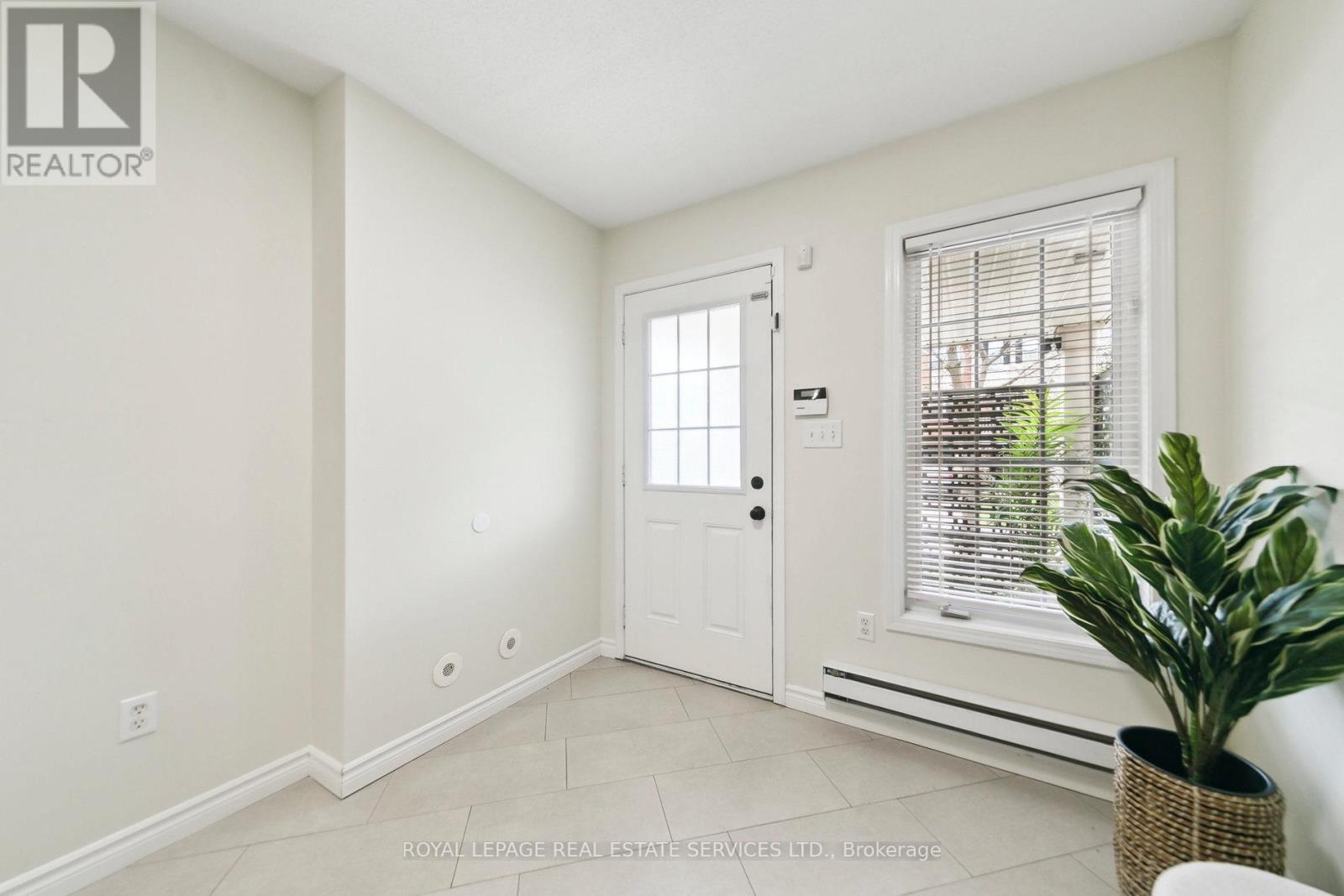 3033 Drumloch Avenue, Oakville, Ontario  L6M 5H9 - Photo 7 - W12132546