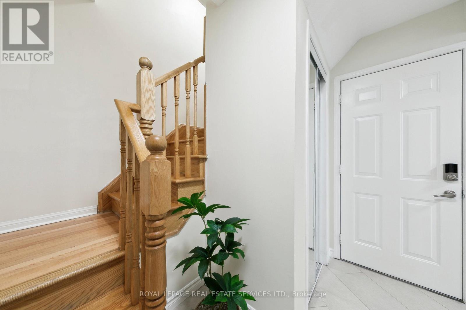 3033 Drumloch Avenue, Oakville, Ontario  L6M 5H9 - Photo 9 - W12132546