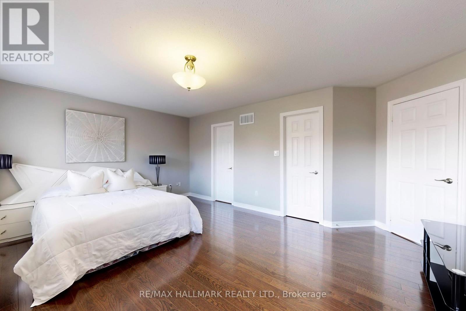 3822 Mcdowell Drive, Mississauga, Ontario  L5M 6P5 - Photo 8 - W12132557