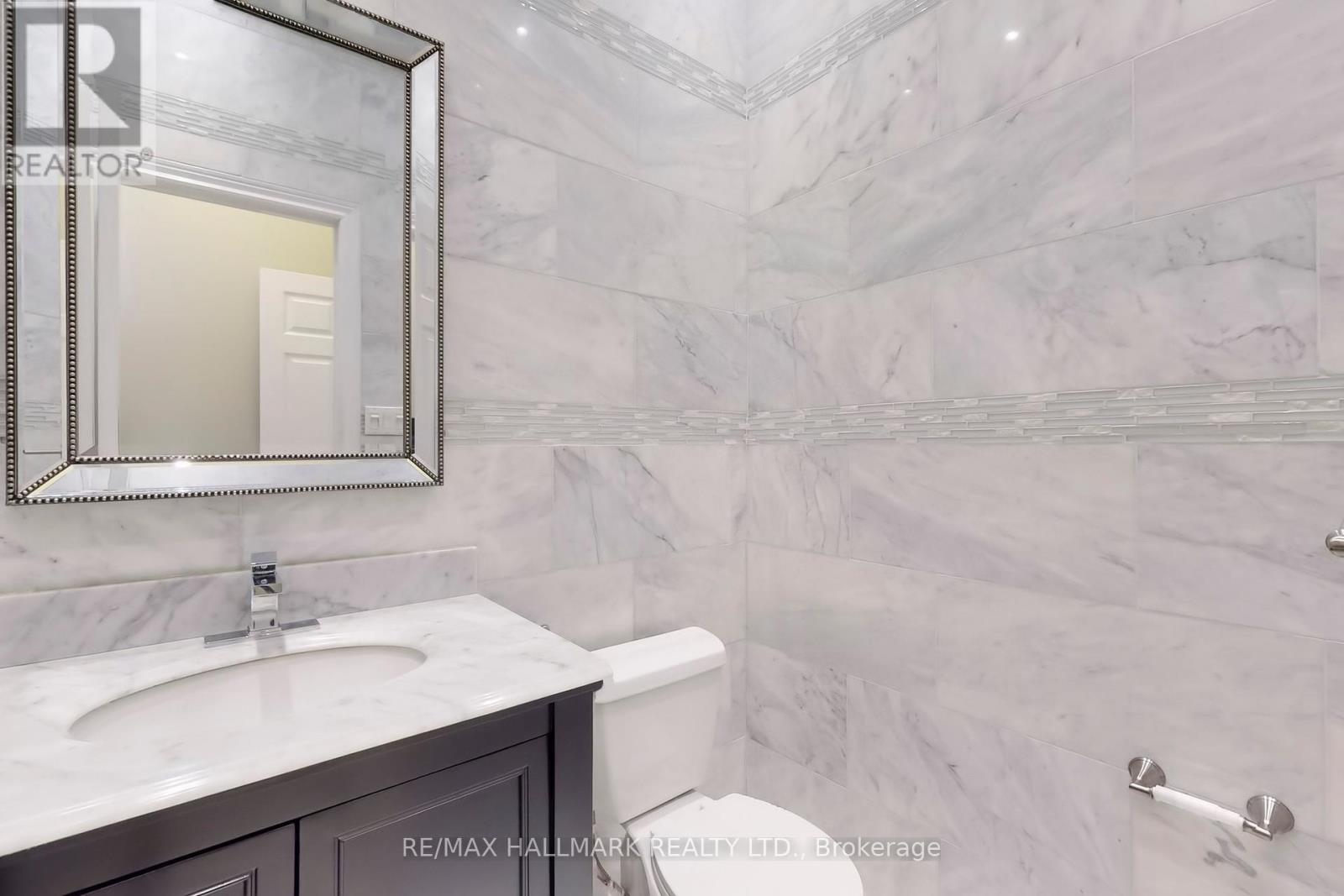 3822 Mcdowell Drive, Mississauga, Ontario  L5M 6P5 - Photo 9 - W12132557