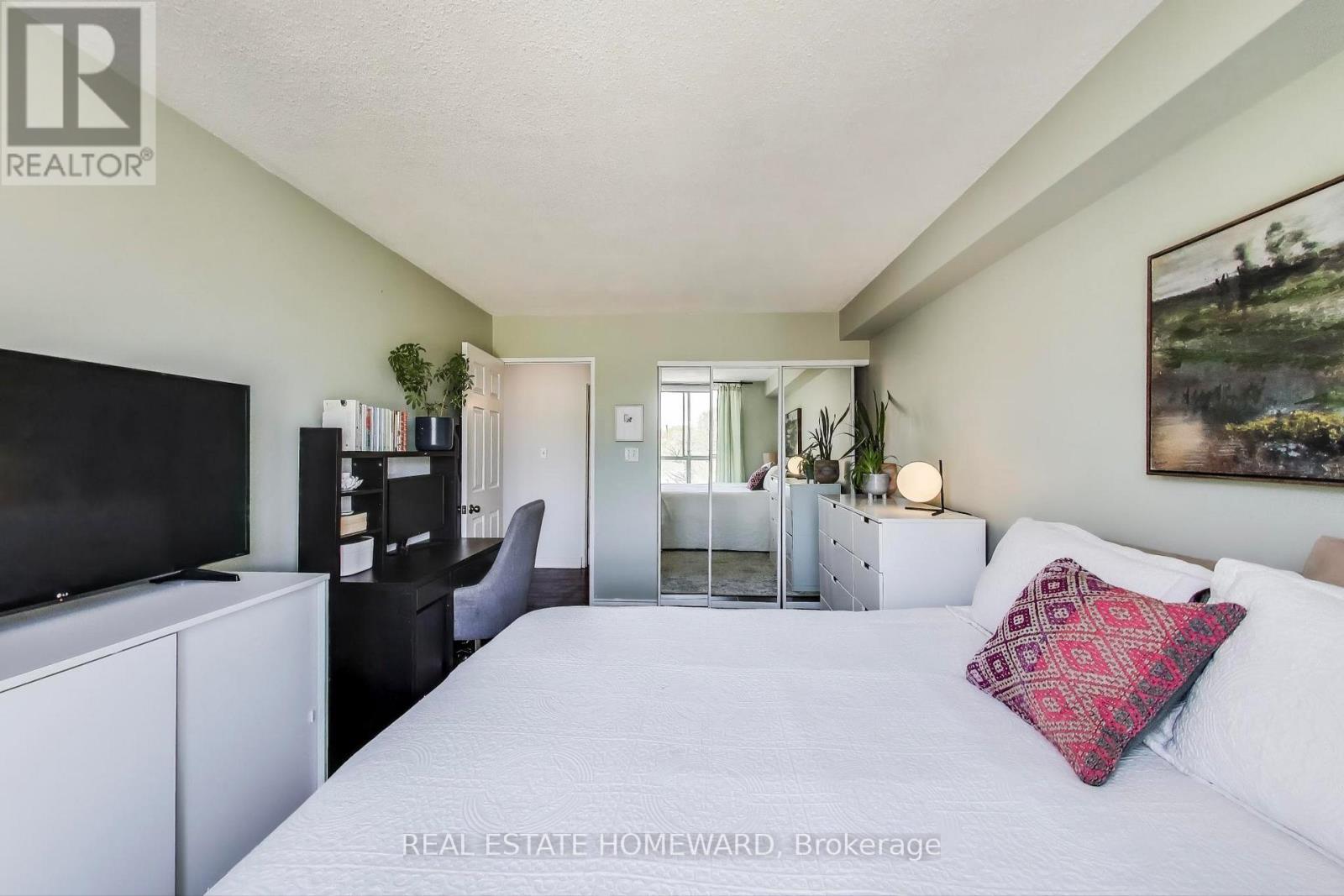 545 - 24 Southport Street, Toronto, Ontario  M6S 4Z1 - Photo 11 - W12132569
