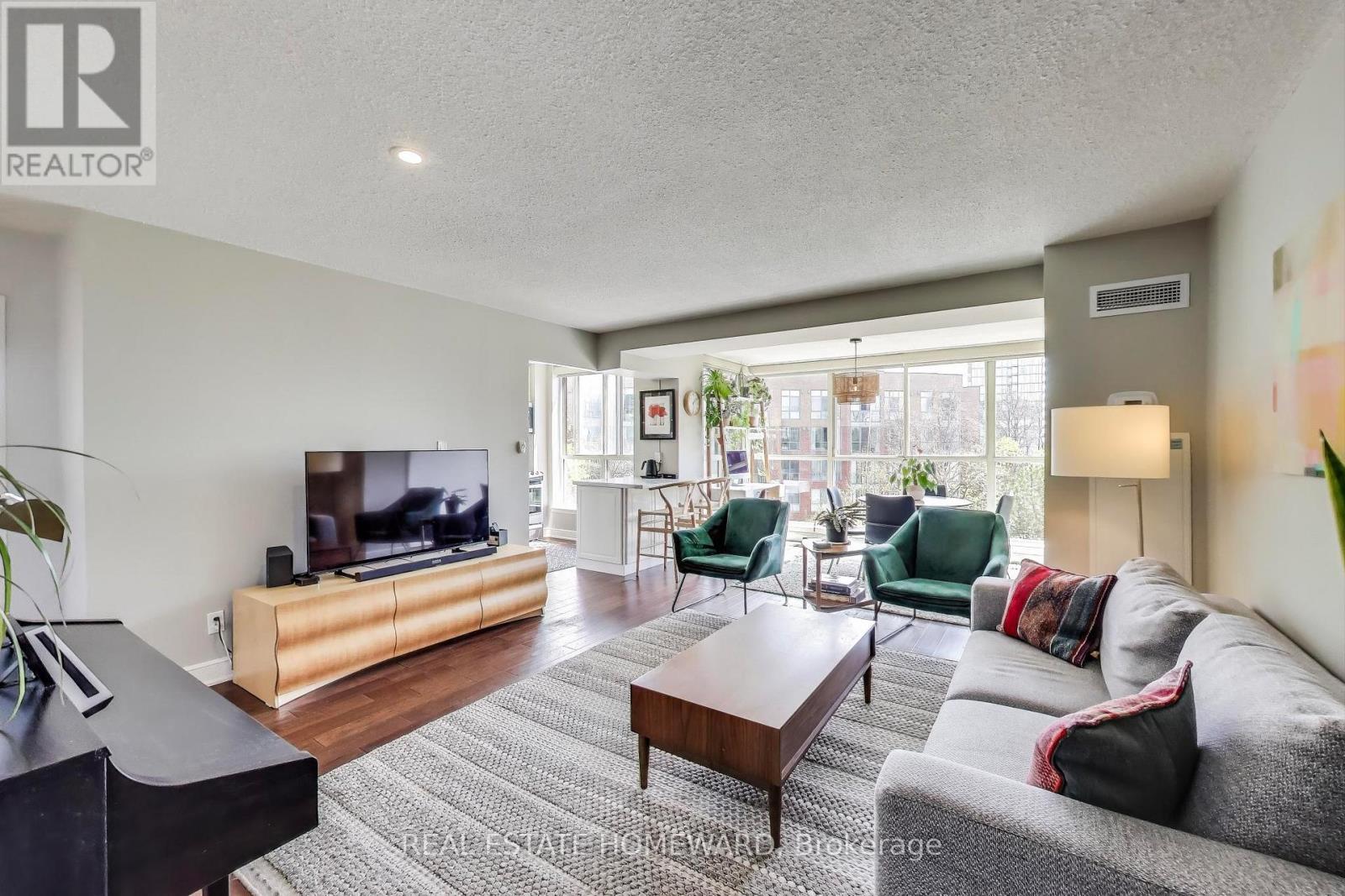 545 - 24 Southport Street, Toronto, Ontario  M6S 4Z1 - Photo 4 - W12132569