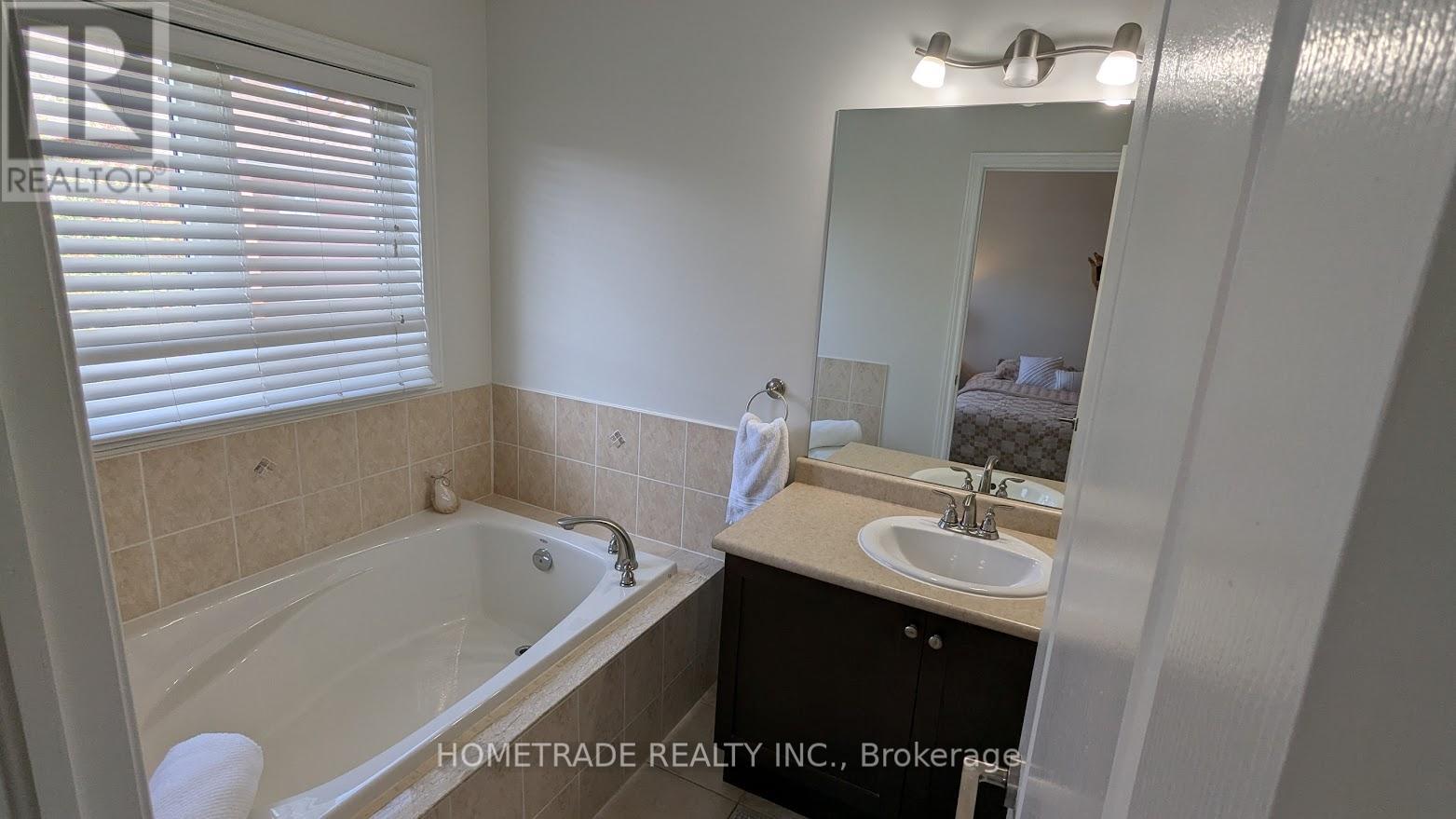 4861 Verdi Street, Burlington, Ontario  L7M 0H4 - Photo 11 - W12132574