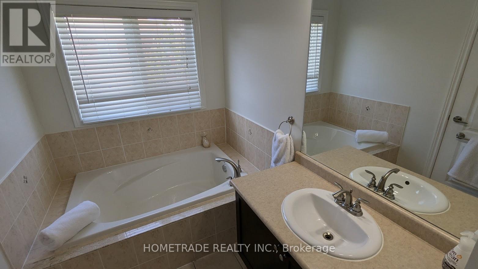 4861 Verdi Street, Burlington, Ontario  L7M 0H4 - Photo 13 - W12132574