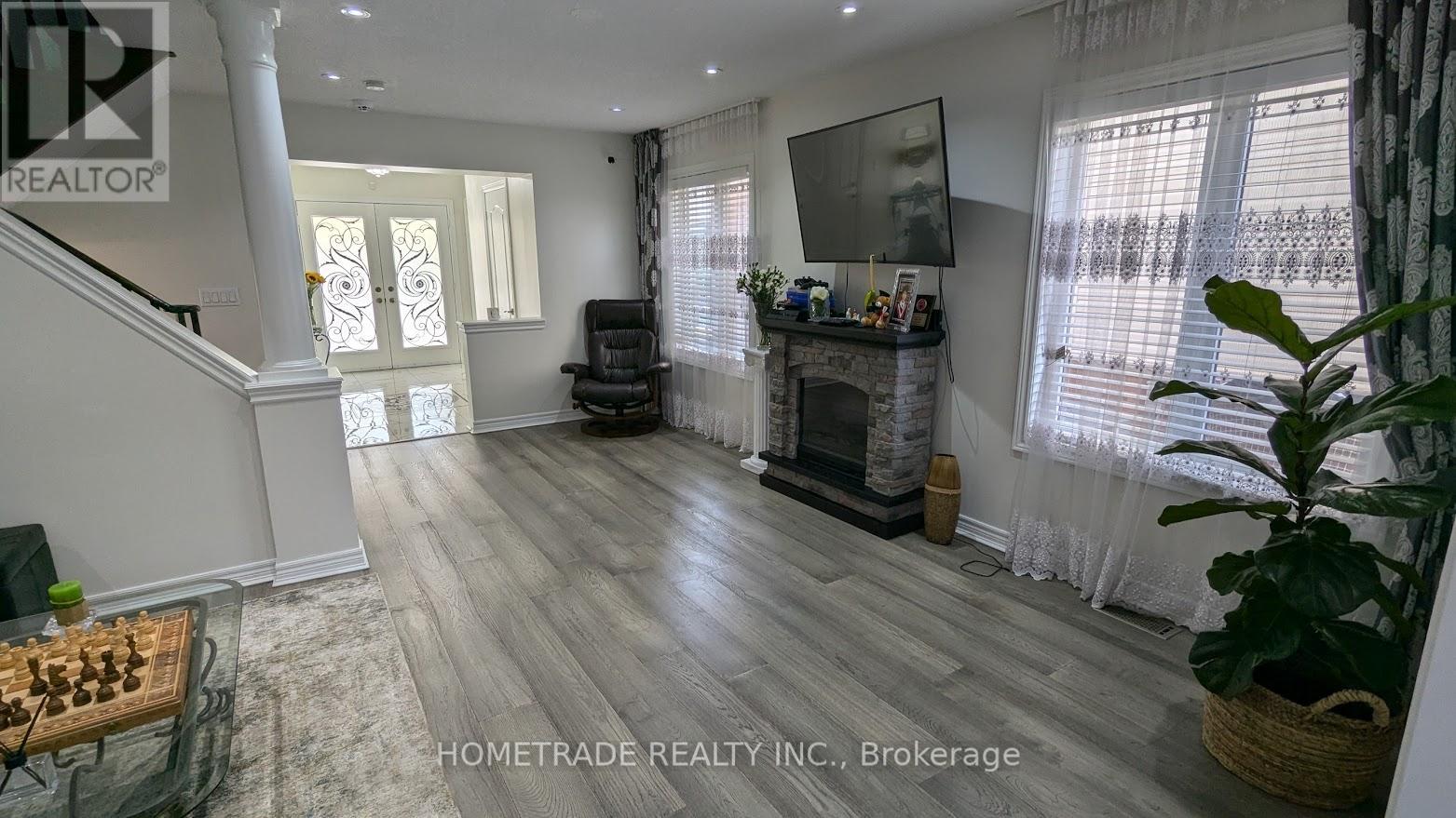 4861 Verdi Street, Burlington, Ontario  L7M 0H4 - Photo 5 - W12132574