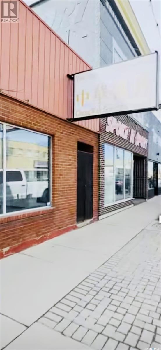 221 20th Street W, Saskatoon, Saskatchewan  S7M 0W8 - Photo 2 - SK004848