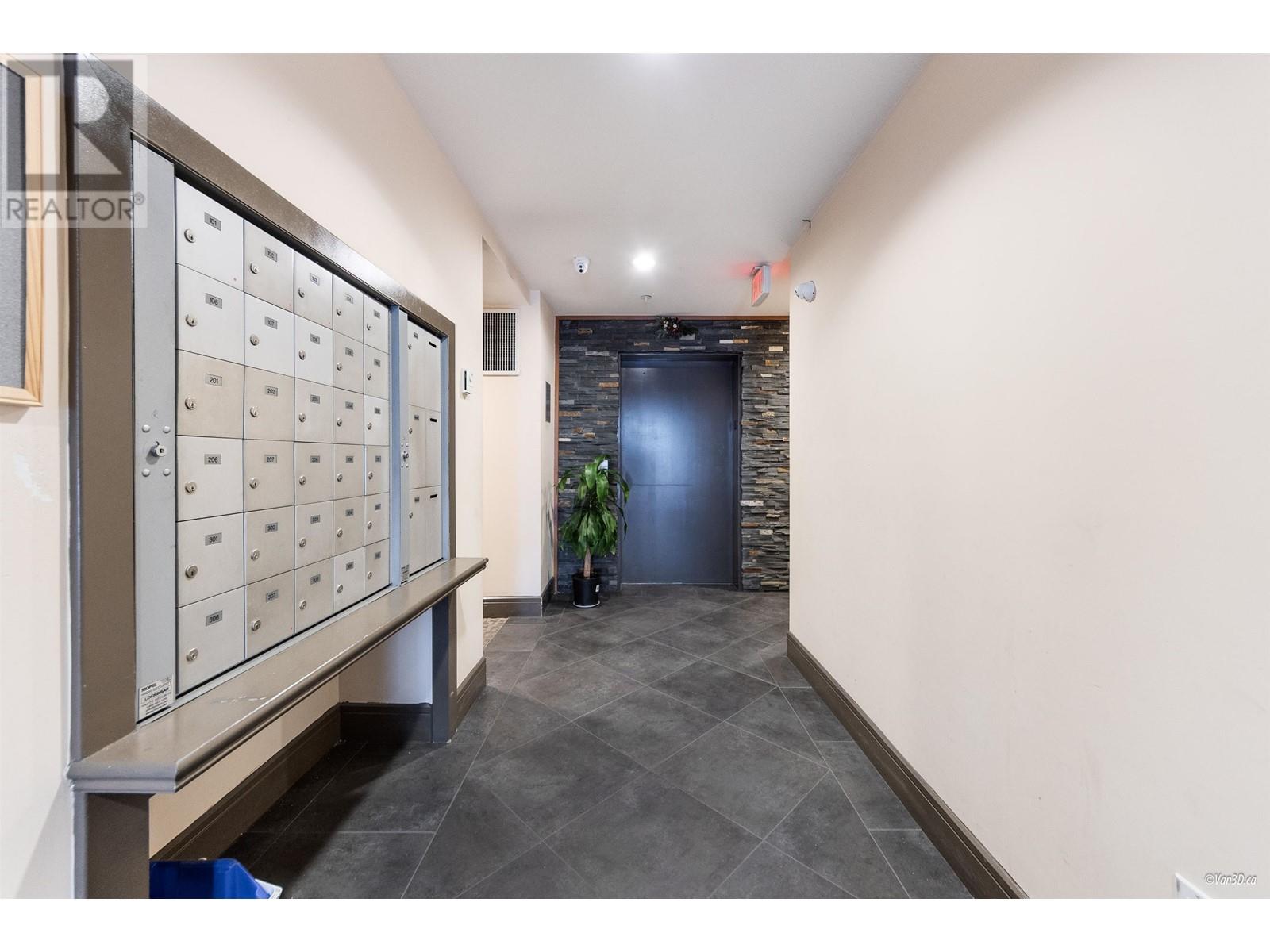 Listing Picture 3 of 18 : 307 5000 IMPERIAL STREET, Burnaby / 本拿比 - 魯藝地產 Yvonne Lu Group - MLS Medallion Club Member