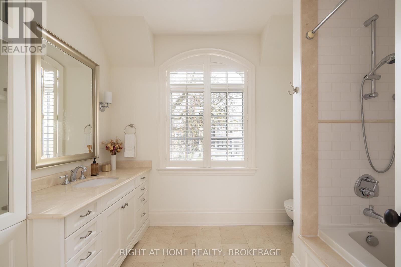 179 Yonge Boulevard, Toronto, Ontario  M5M 3H5 - Photo 24 - C12132586
