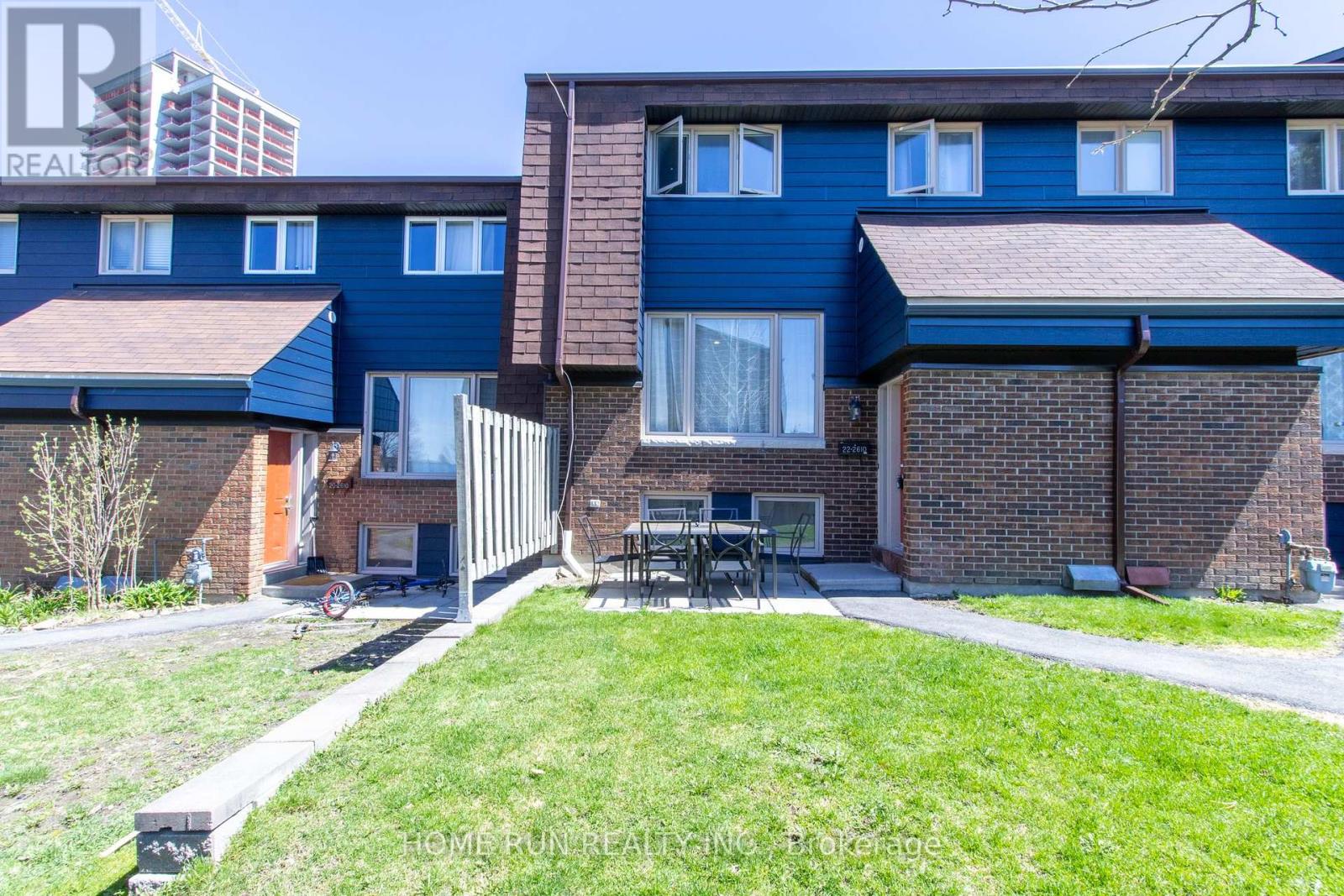 Property at 22 - 2610 DRAPER AVENUE image 1