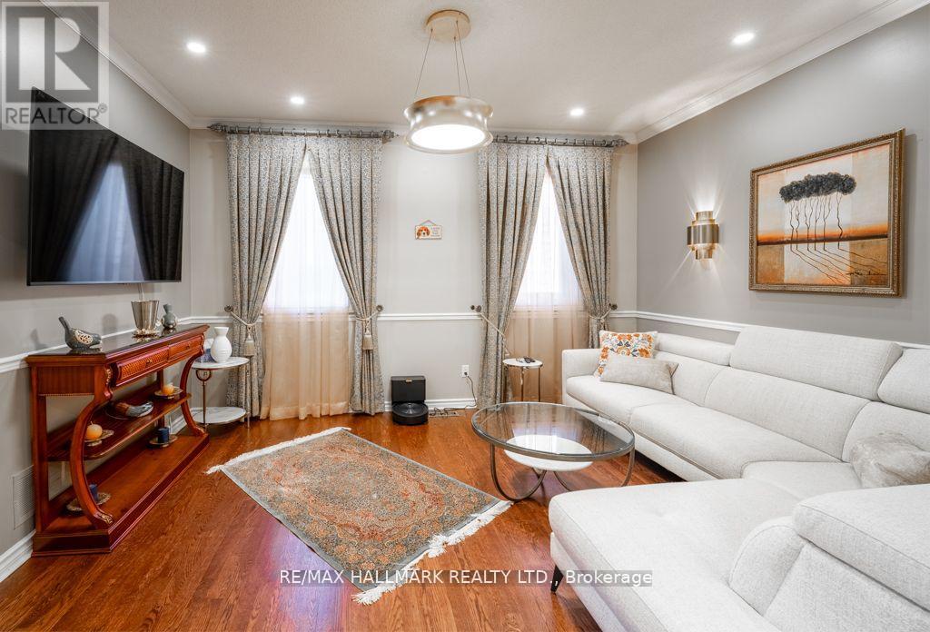 59 Oatlands Crescent, Richmond Hill (Mill Pond), Ontario  L4C 9P2 - Photo 4 - N12132577