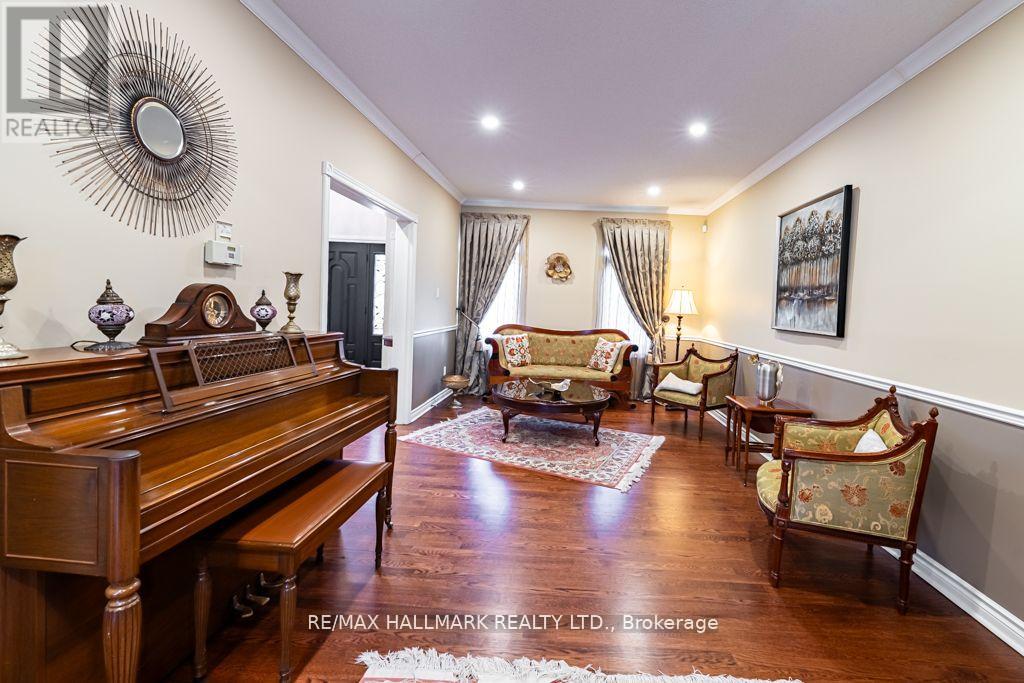 59 Oatlands Crescent, Richmond Hill, Ontario  L4C 9P2 - Photo 8 - N12132577