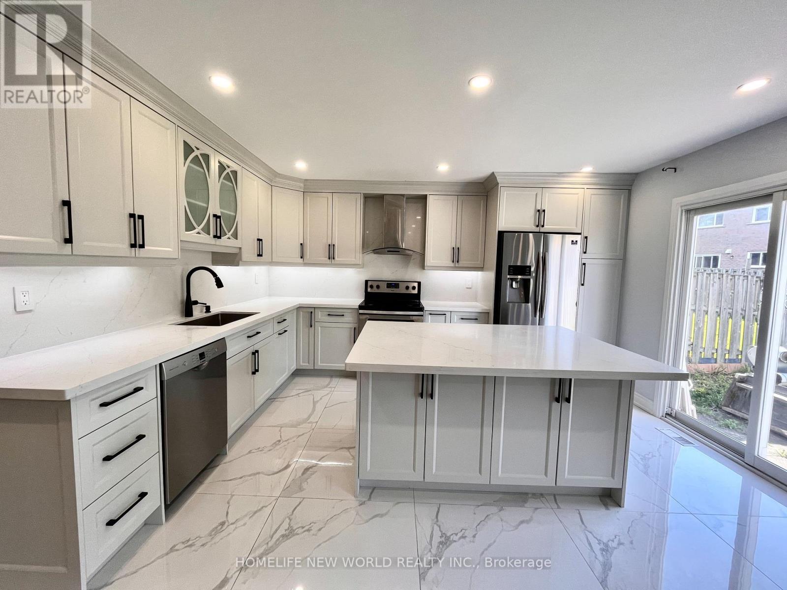 Property at 30 WILLIAM HONEY CRESCENT image 2