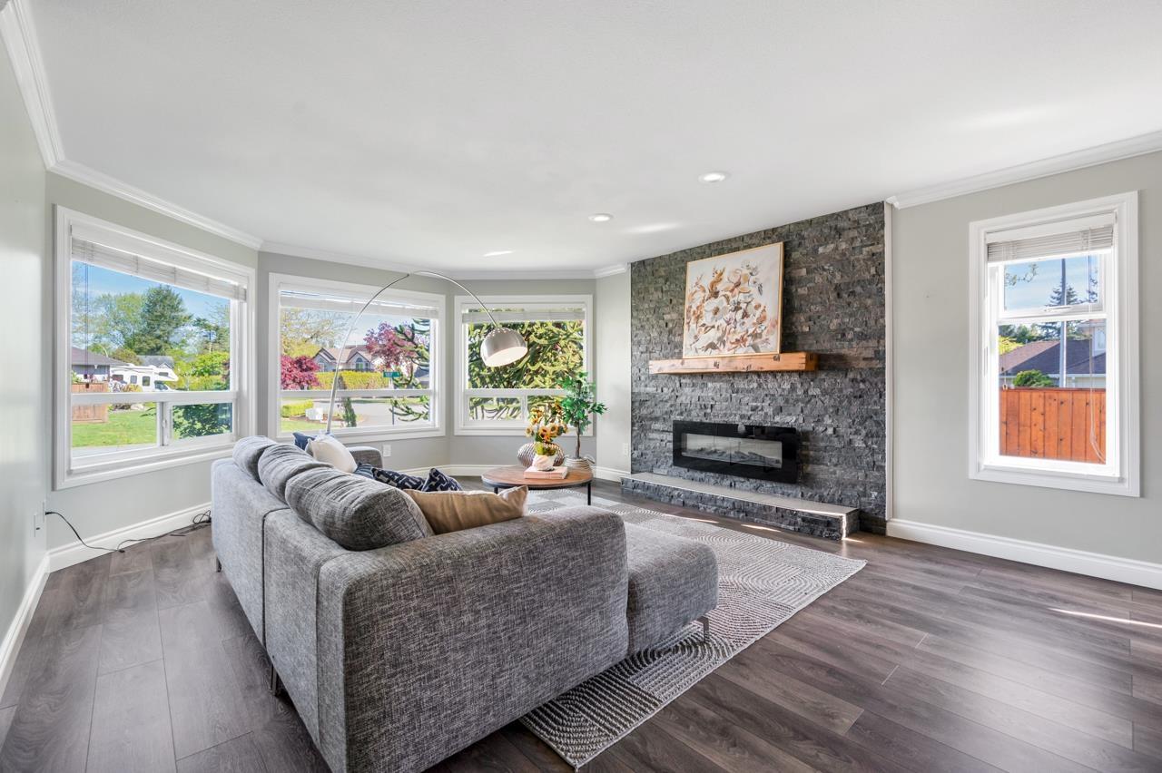 Property at 6059 187 STREET image 3