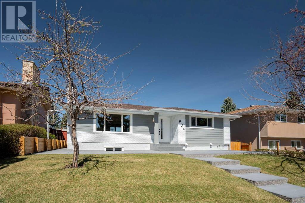 Property at 924 Canna Crescent SW image 2