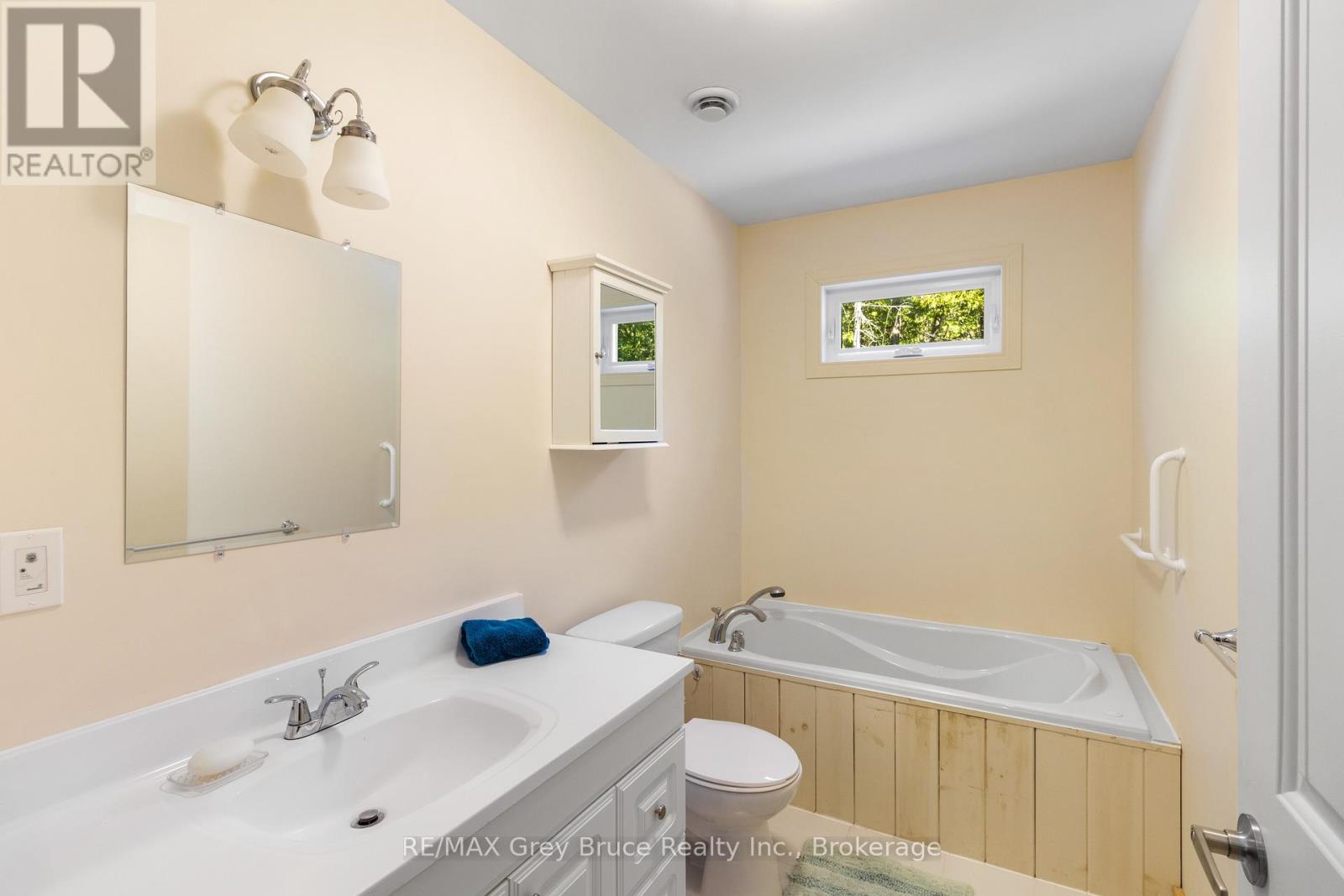 6053 Highway 6, Northern Bruce Peninsula, Ontario  N0H 2R0 - Photo 19 - X12132660