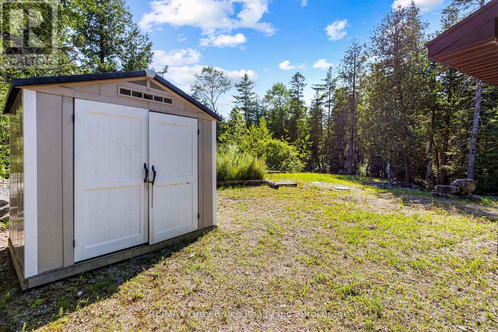 6053 Highway 6, Northern Bruce Peninsula, Ontario  N0H 2R0 - Photo 37 - X12132660