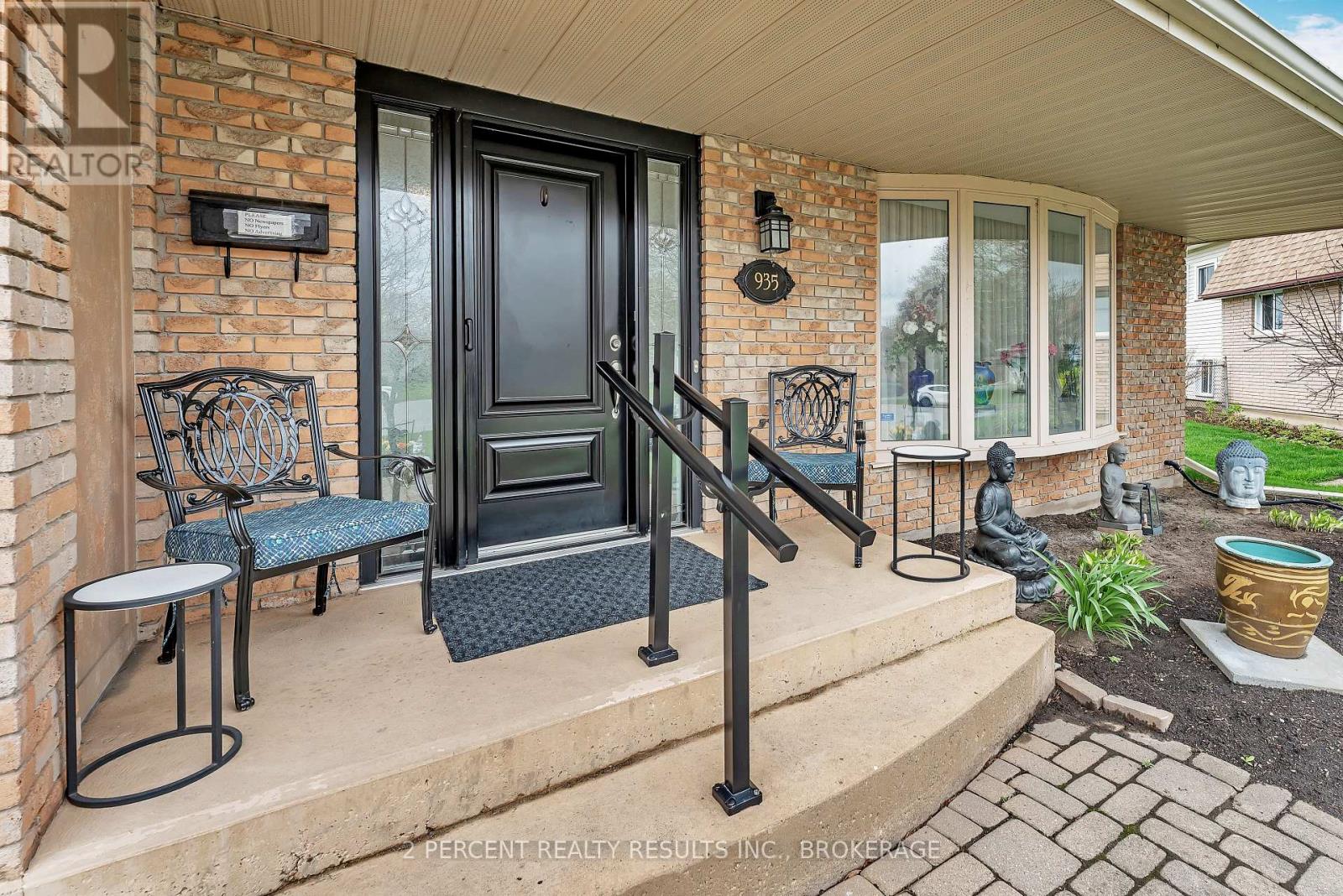 Property at 935 BRODIE AVENUE image 3