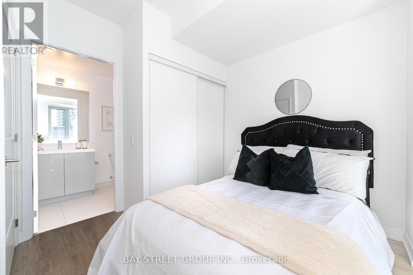 1513 - 50 Dunfield Avenue, Toronto, Ontario  M4S 0E4 - Photo 14 - C12132610