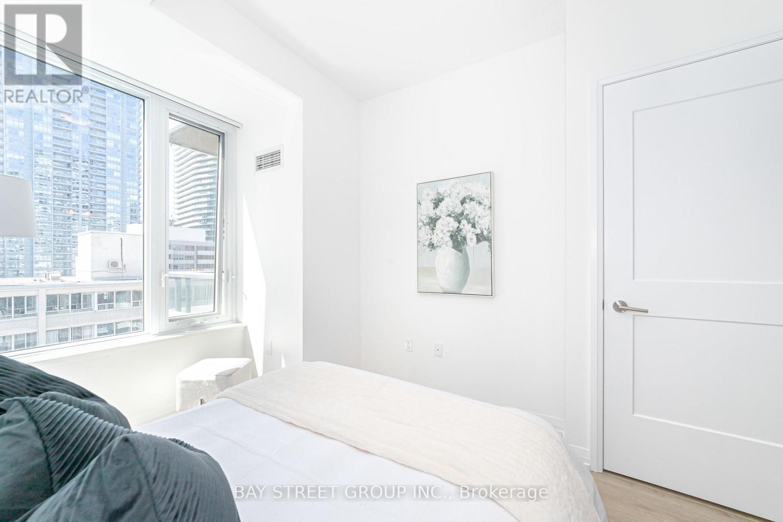 1513 - 50 Dunfield Avenue, Toronto, Ontario  M4S 0E4 - Photo 17 - C12132610