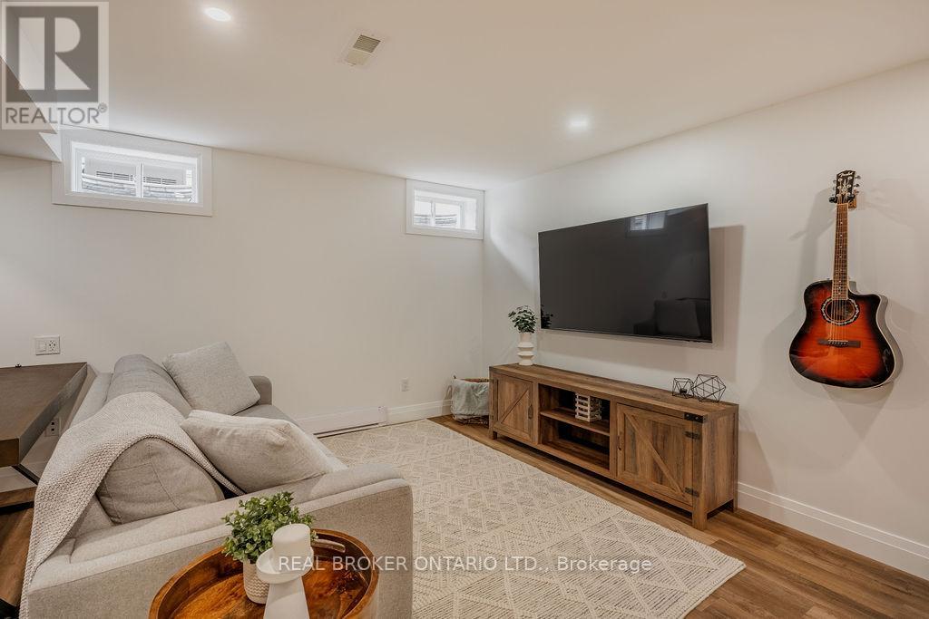 315 Sweet Valley Drive, Ottawa, Ontario  K4A 5J5 - Photo 46 - X12132657