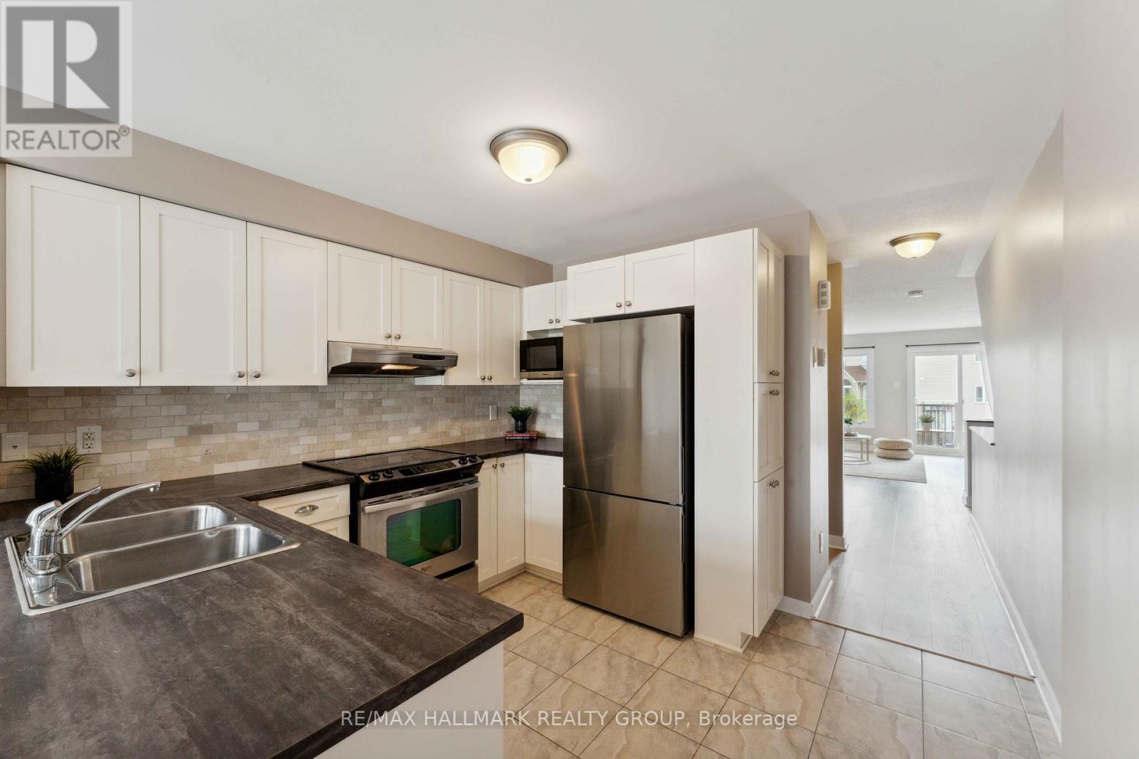 Property at 14 - 162 BLUESTONE PRIVATE image 3
