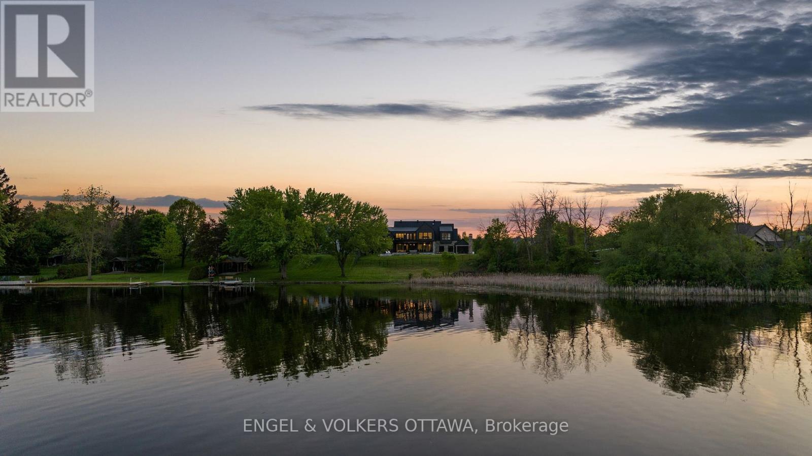 39 Winding Way, Ottawa, Ontario  K2C 3H1 - Photo 3 - X12132683