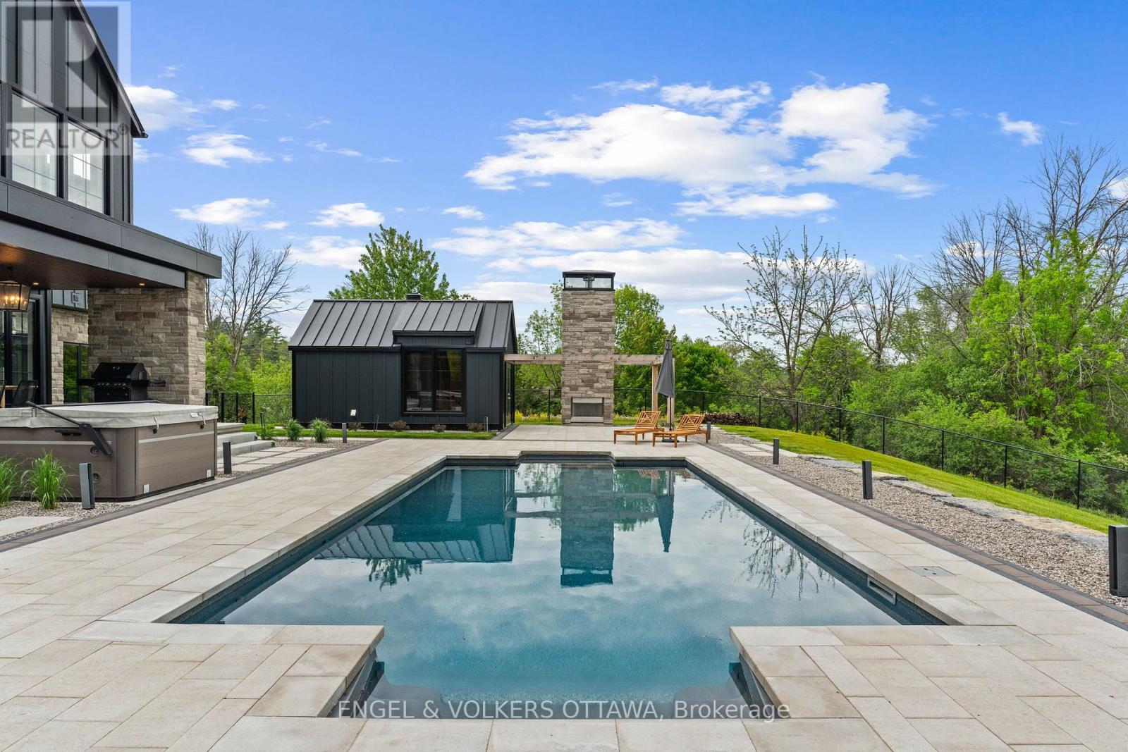 39 Winding Way, Ottawa, Ontario  K2C 3H1 - Photo 35 - X12132683