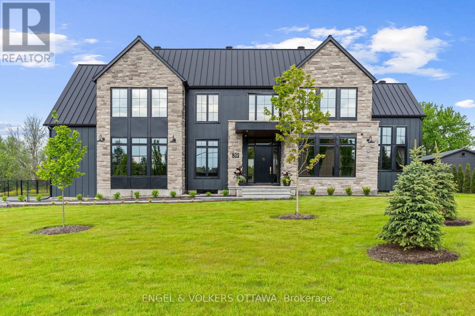 39 Winding Way, Ottawa, Ontario  K2C 3H1 - Photo 4 - X12132683