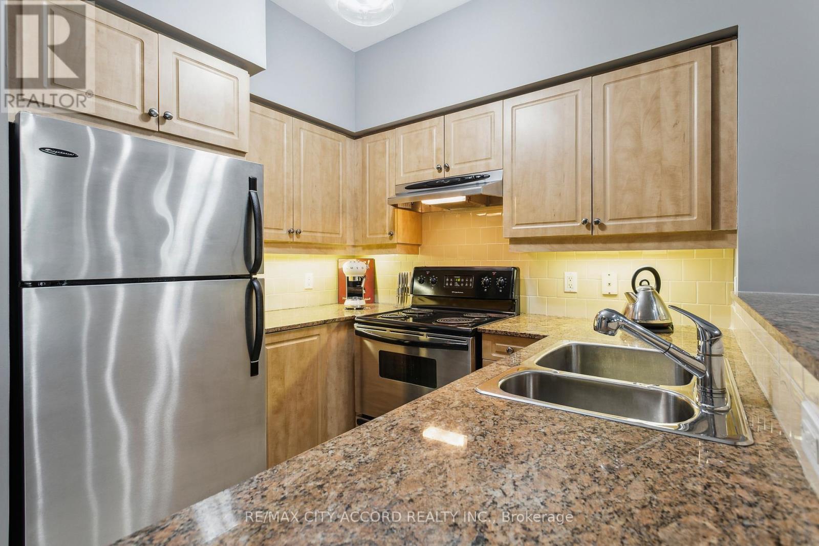 210 - 485 Rosewell Avenue, Toronto, Ontario  M4R 2J2 - Photo 4 - C12132645