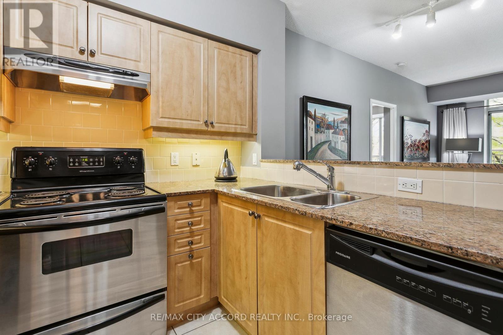 210 - 485 Rosewell Avenue, Toronto, Ontario  M4R 2J2 - Photo 5 - C12132645