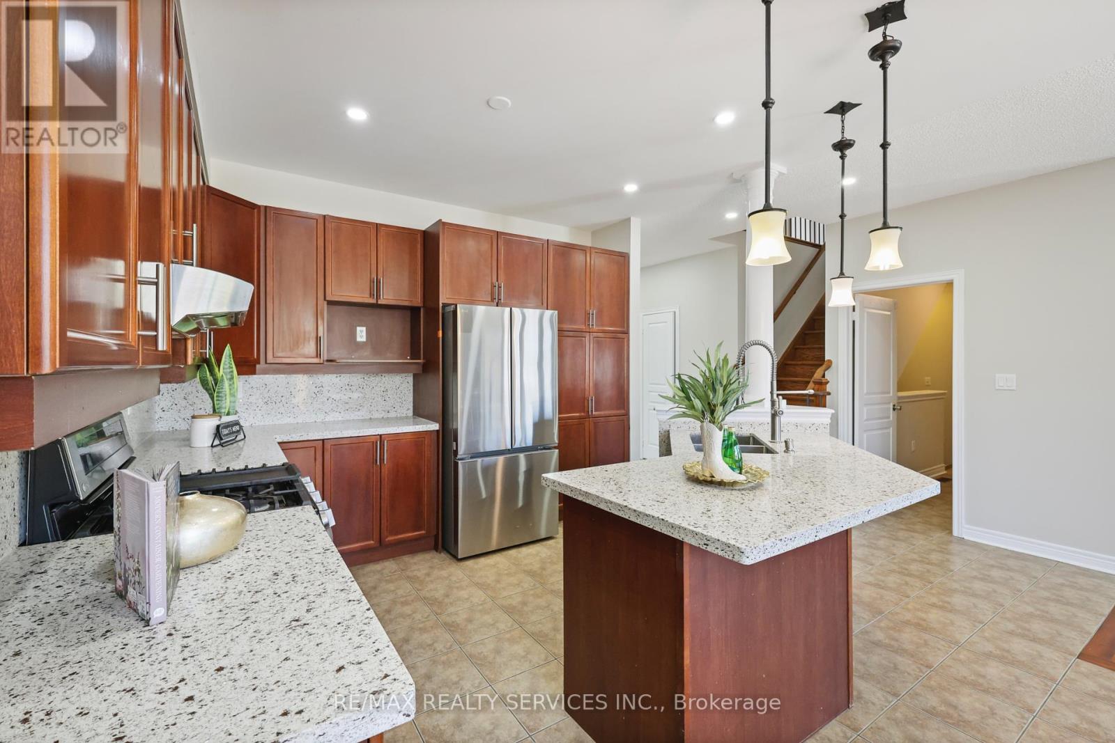 33 Leparc Road, Brampton, Ontario  L6P 2W9 - Photo 14 - W12132690