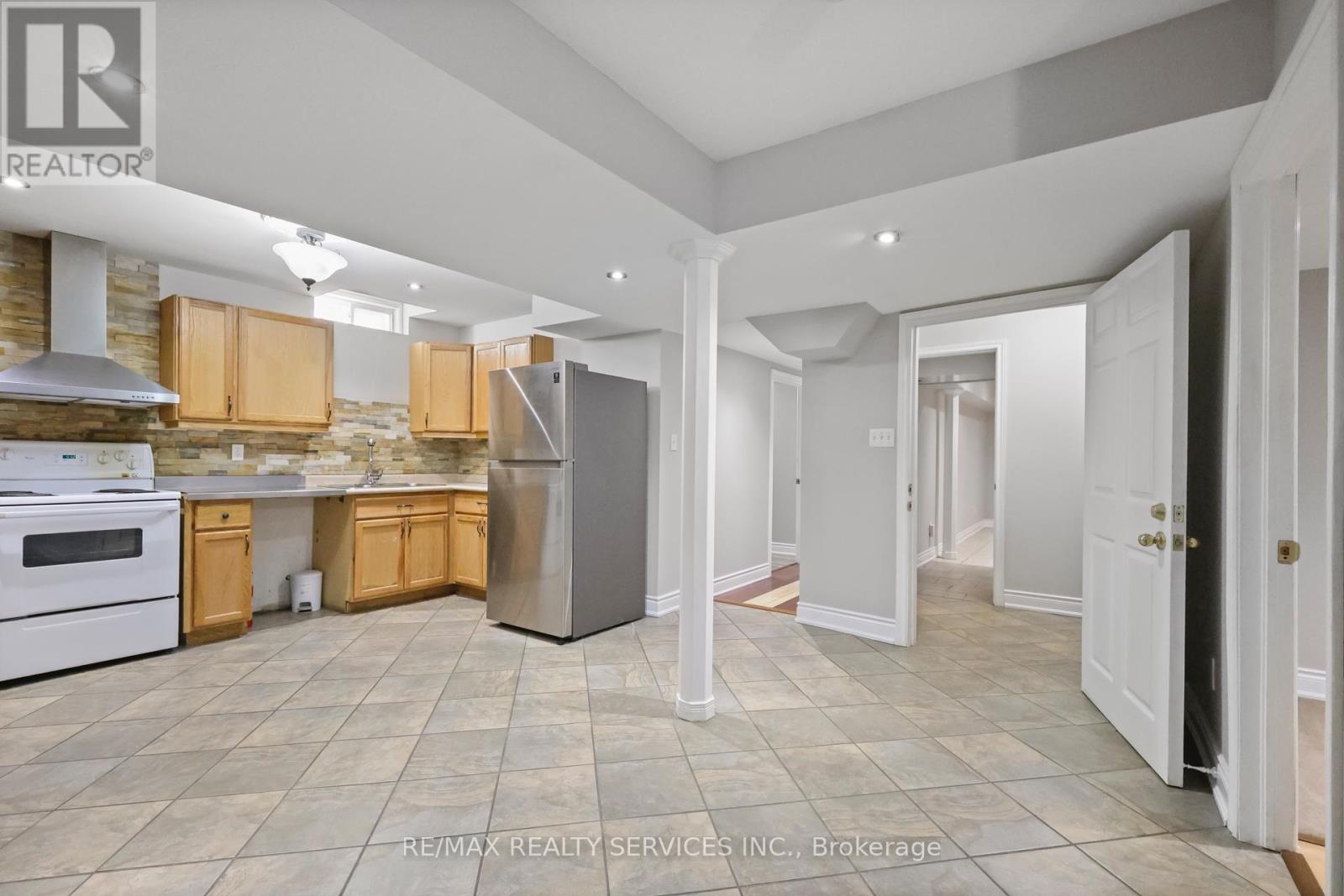 33 Leparc Road, Brampton, Ontario  L6P 2W9 - Photo 42 - W12132690