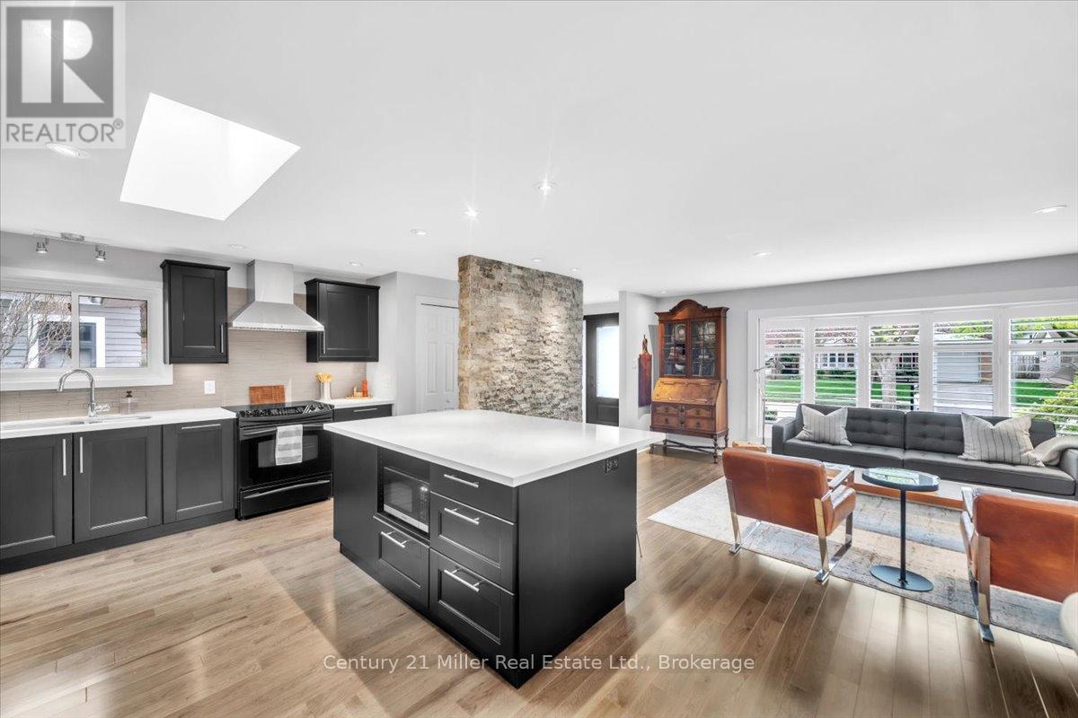 2301 Devon Road, Oakville, Ontario  L6J 5R2 - Photo 12 - W12132744