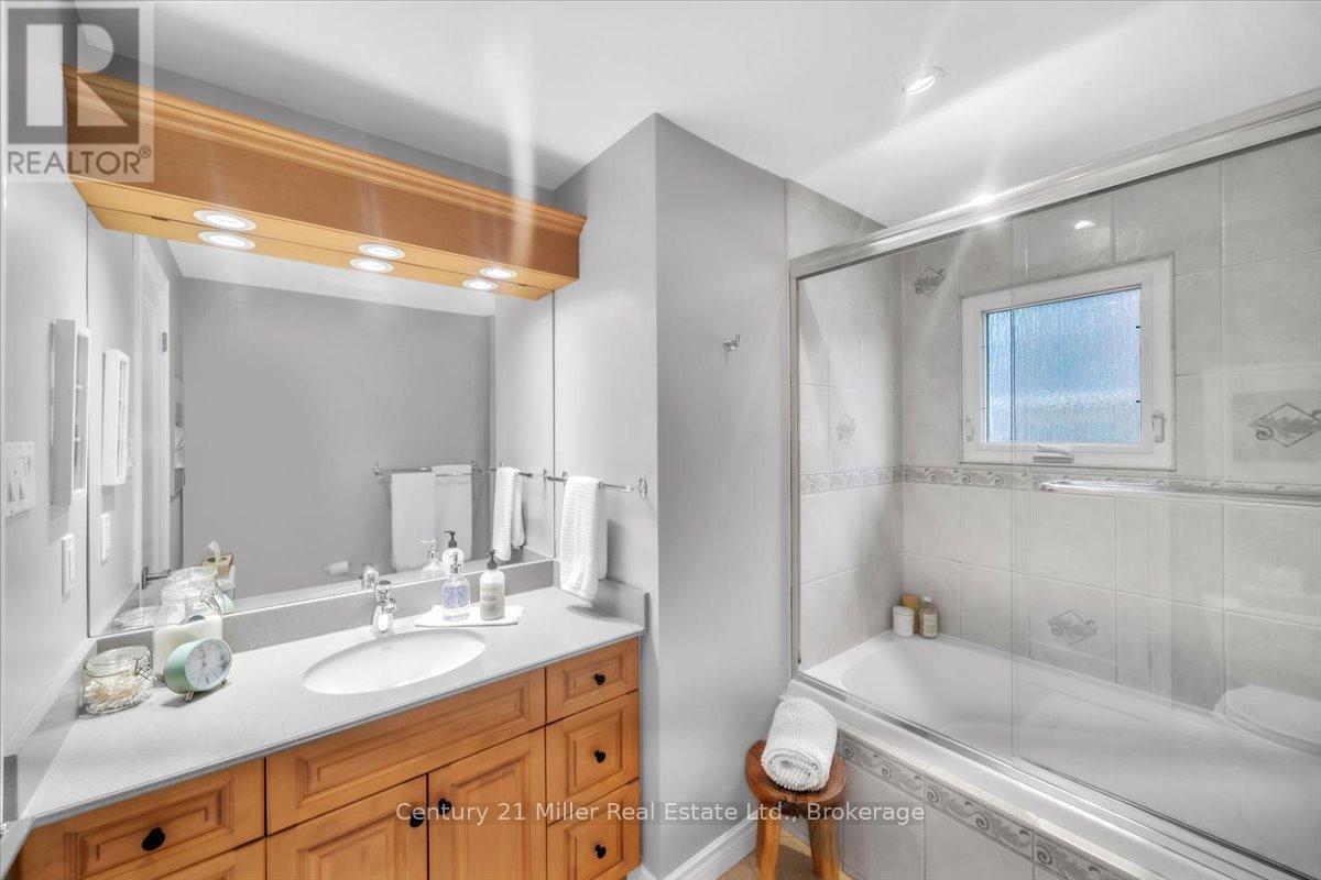 2301 Devon Road, Oakville, Ontario  L6J 5R2 - Photo 24 - W12132744