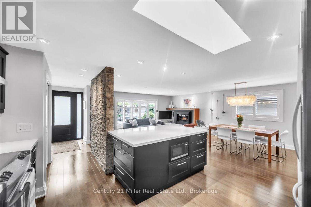 2301 Devon Road, Oakville, Ontario  L6J 5R2 - Photo 6 - W12132744