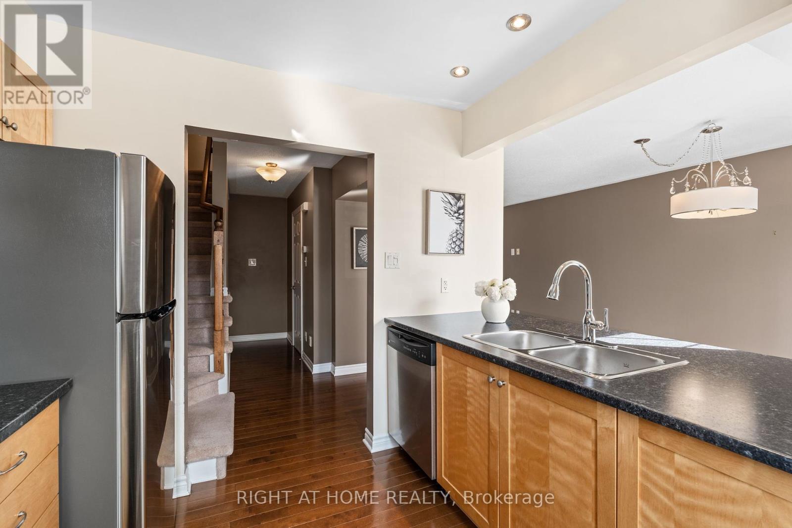 2557 Waterlilly Way, Ottawa, Ontario  K2J 0K6 - Photo 9 - X12130187