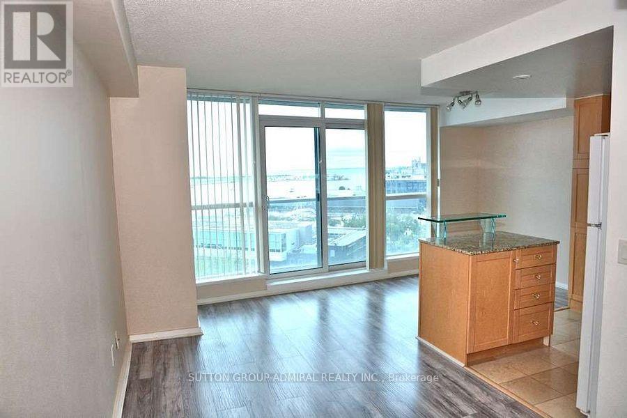 1109 - 208 Queens Quay W, Toronto, Ontario  M5J 2Y5 - Photo 5 - C12132739