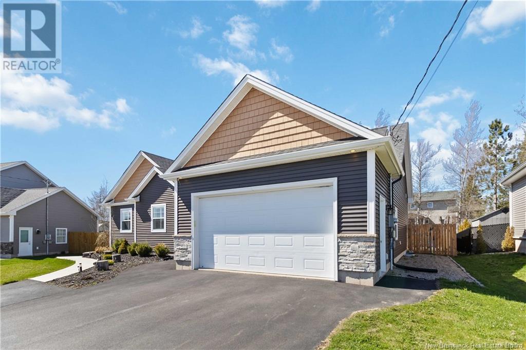 Property at 40 Suzelle image 3