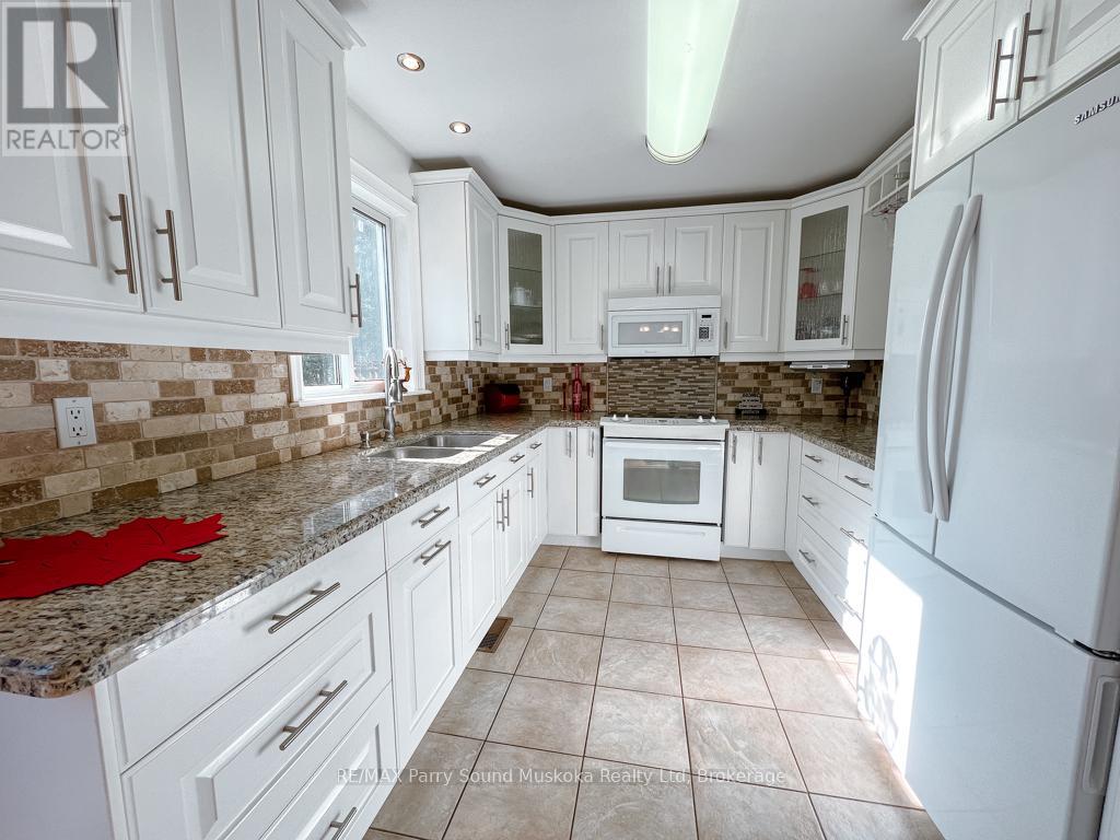 471 North Meadowcove Road, Whitestone, Ontario  P0A 1G0 - Photo 21 - X12122055