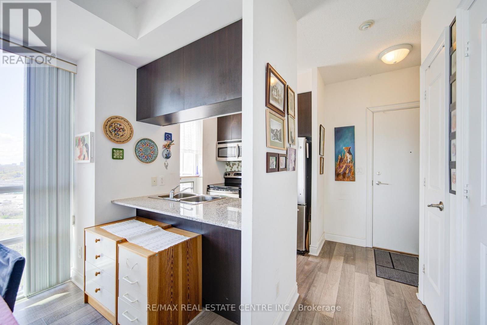 1602 - 16 Brookers Lane, Toronto, Ontario  M8V 0A5 - Photo 7 - W12132720