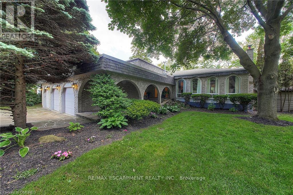 170 Cavendish Court, Oakville, Ontario  L6J 5S2 - Photo 1 - W12132736