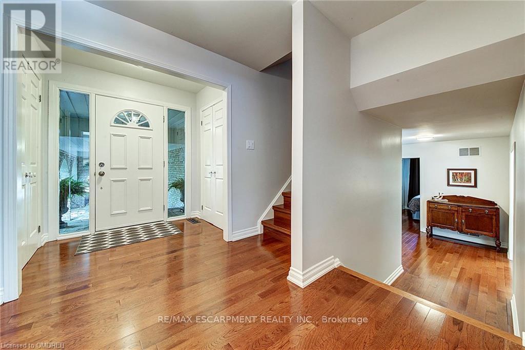 170 Cavendish Court, Oakville, Ontario  L6J 5S2 - Photo 16 - W12132736