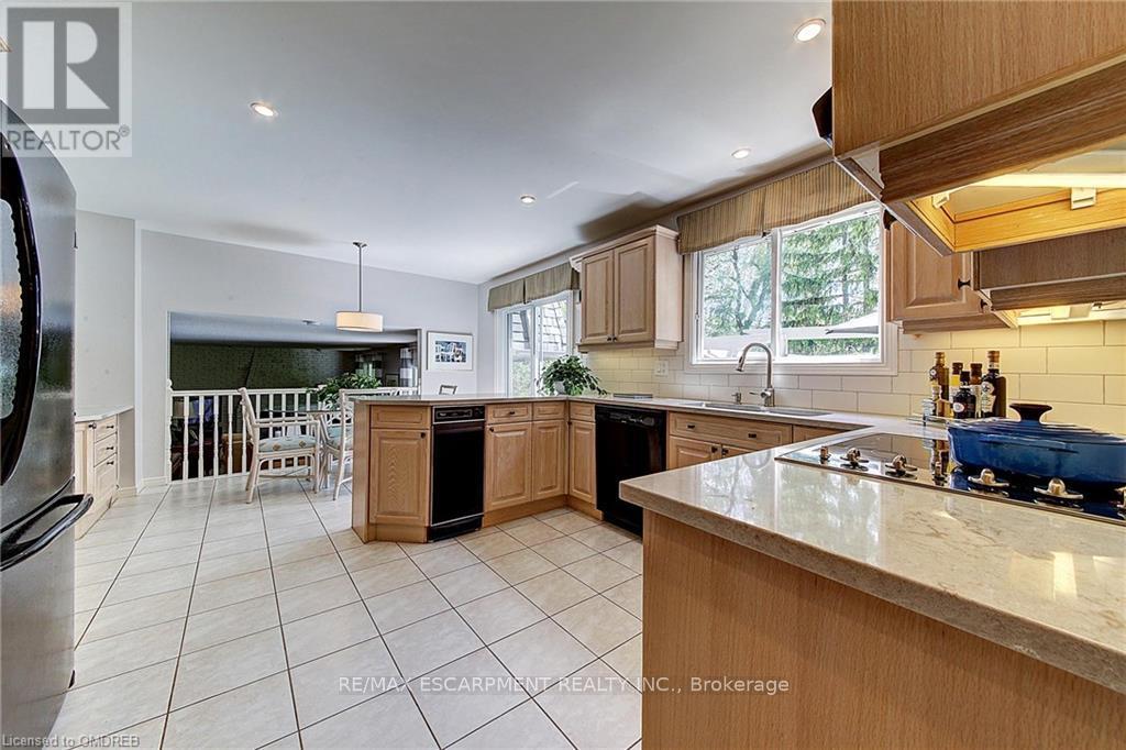 170 Cavendish Court, Oakville, Ontario  L6J 5S2 - Photo 24 - W12132736