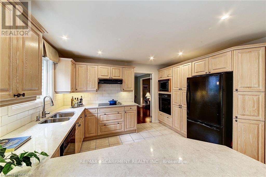170 Cavendish Court, Oakville, Ontario  L6J 5S2 - Photo 25 - W12132736