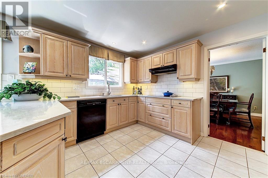 170 Cavendish Court, Oakville, Ontario  L6J 5S2 - Photo 26 - W12132736