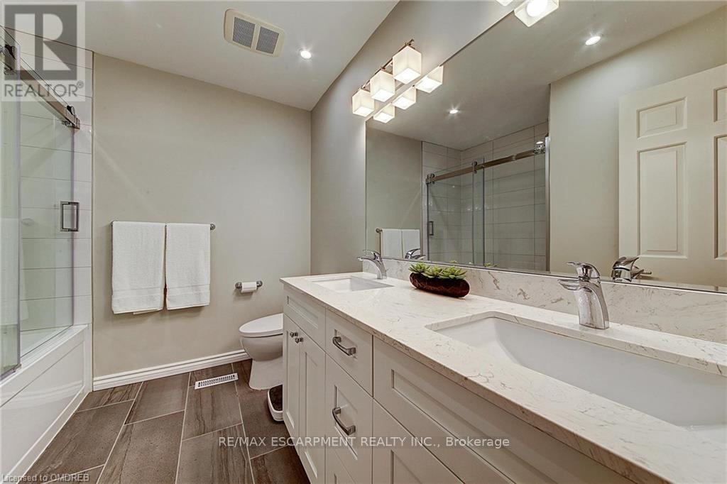 170 Cavendish Court, Oakville, Ontario  L6J 5S2 - Photo 36 - W12132736
