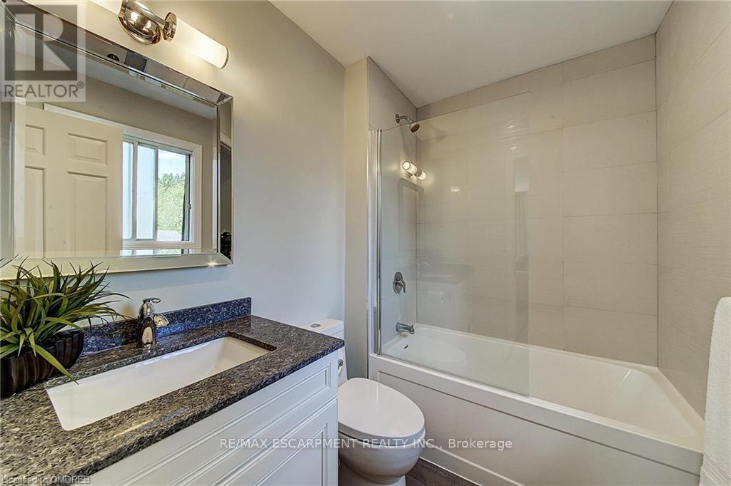 170 Cavendish Court, Oakville, Ontario  L6J 5S2 - Photo 41 - W12132736