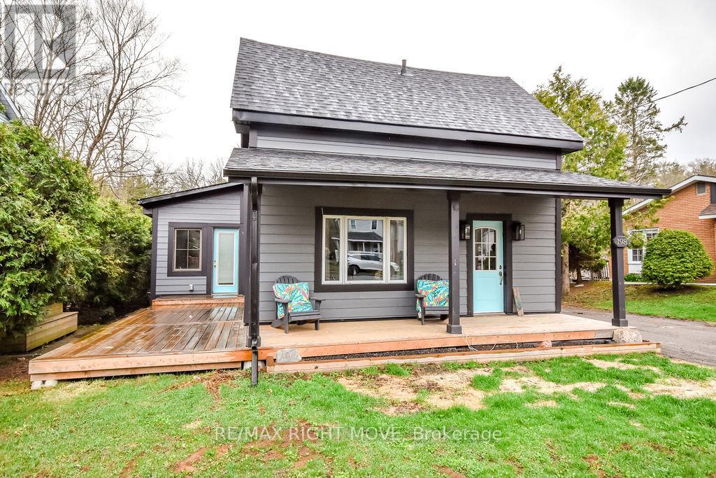 198 Woodchester Avenue, Bracebridge, Ontario  P1L 1H8 - Photo 1 - X12132737