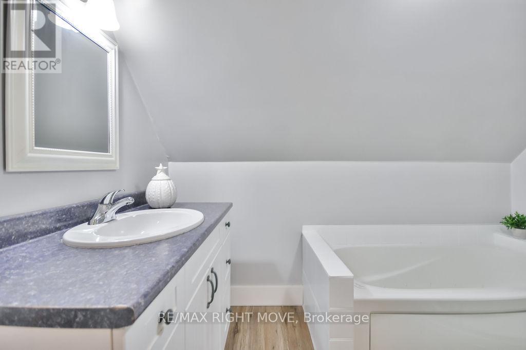 198 Woodchester Avenue, Bracebridge, Ontario  P1L 1H8 - Photo 27 - X12132737
