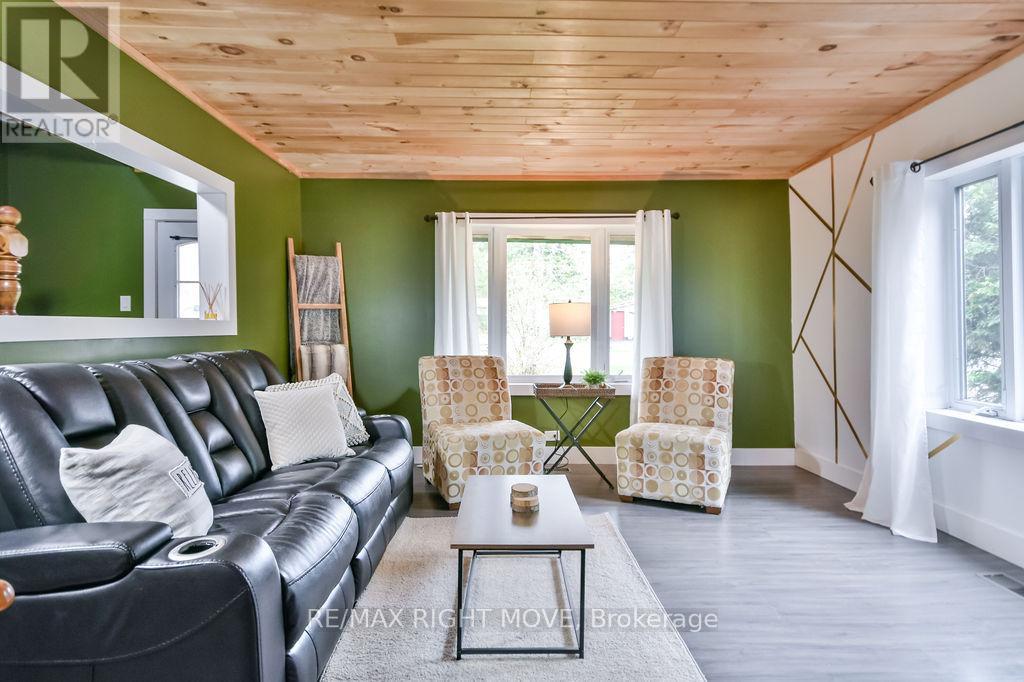 198 Woodchester Avenue, Bracebridge, Ontario  P1L 1H8 - Photo 6 - X12132737